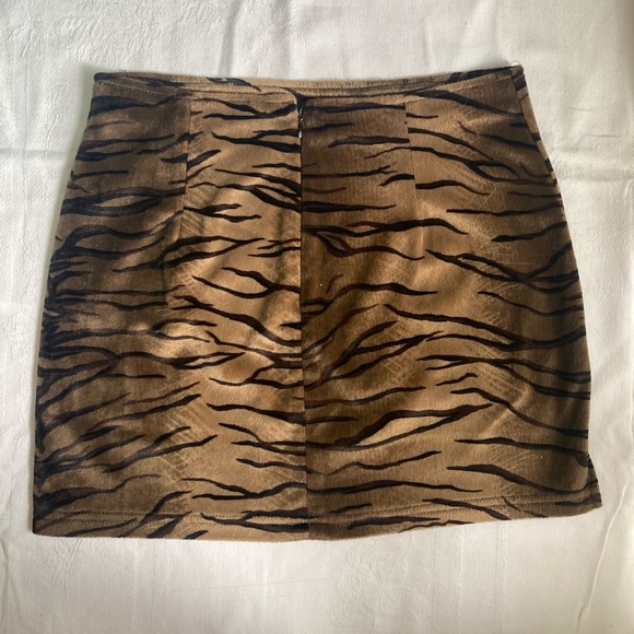 Vintage fuzzy faux tiger fur miniskirt : 90s : animal print - Picture 3 of 11